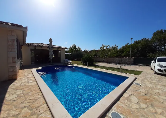 House Mary * Medulin