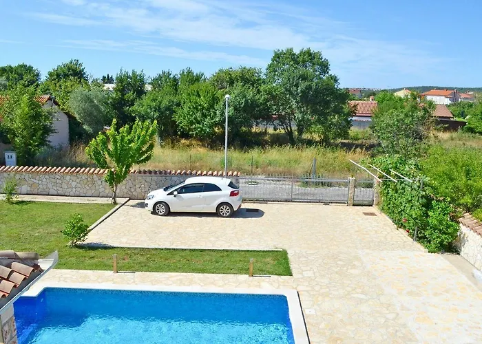 Semesterbostad House Mary Medulin